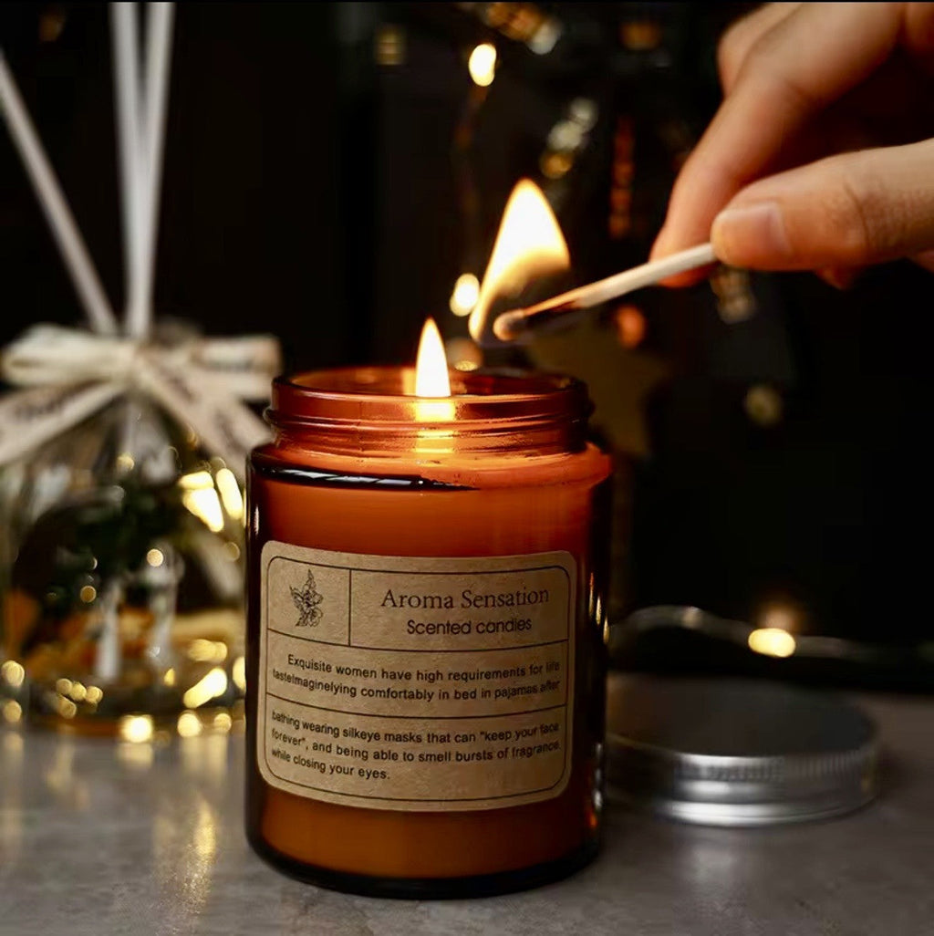 Boîte aromatique avec huile lime, basilic et citron. Chandelle odeur de lavande.