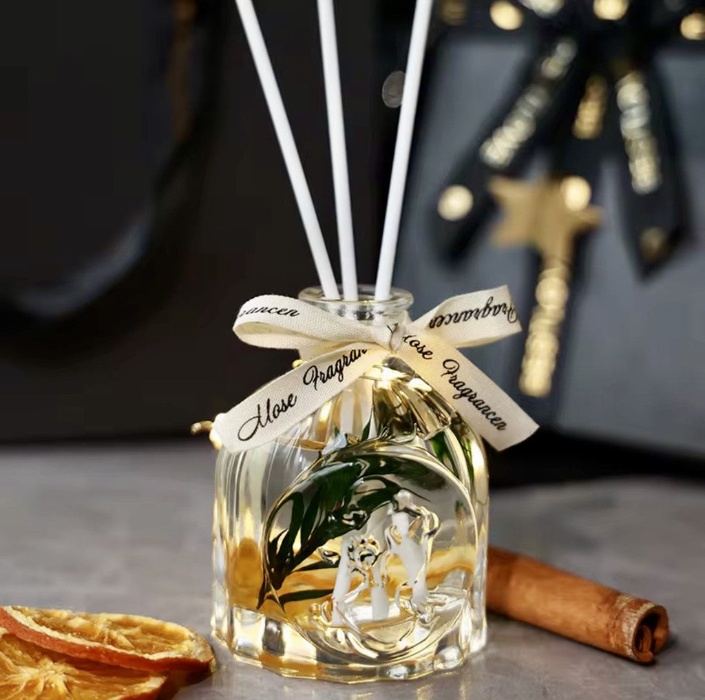 Boîte aromatique avec huile lime, basilic et citron. Chandelle odeur de poire anglaise et freesia.